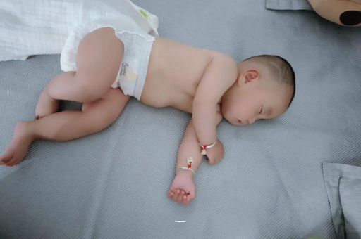 邹平几个月宝宝会抬头